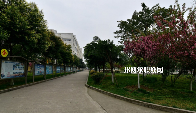四川省廣漢市職業(yè)中專學(xué)校怎么樣、還不好