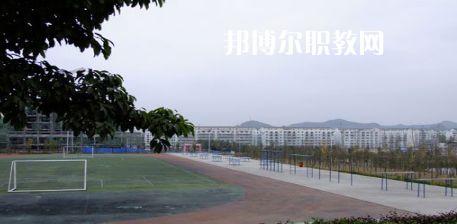 閬中江南高級職業(yè)中學(xué)怎么樣，好不好
