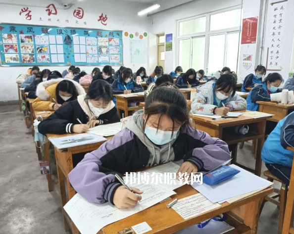 平?jīng)隼砉ぶ械葘?zhuān)業(yè)學(xué)校2022年報(bào)名條件、招生要求、招生對(duì)象