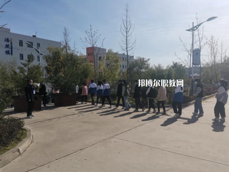 華亭職業(yè)教育中心2022年學(xué)費(fèi)、收費(fèi)多少