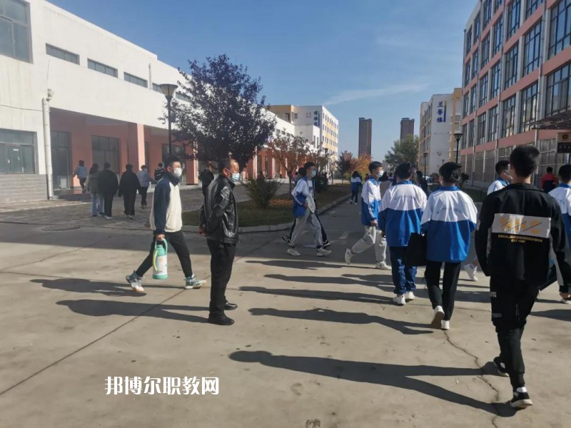 華亭職業(yè)教育中心2022年報名條件、招生要求、招生對象