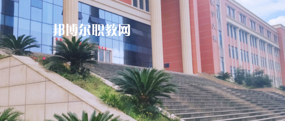 樂山市醫(yī)藥科技高級(jí)技工學(xué)校成都校區(qū)2022年報(bào)名條件、招生要求、招生對(duì)象