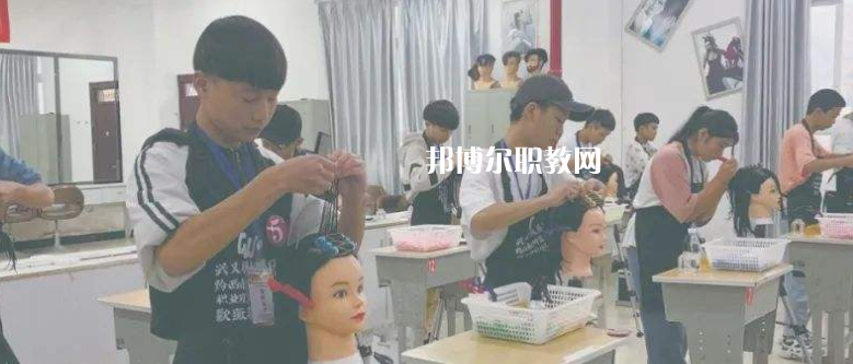 都勻工商管理學(xué)校2022年學(xué)費、收費多少
