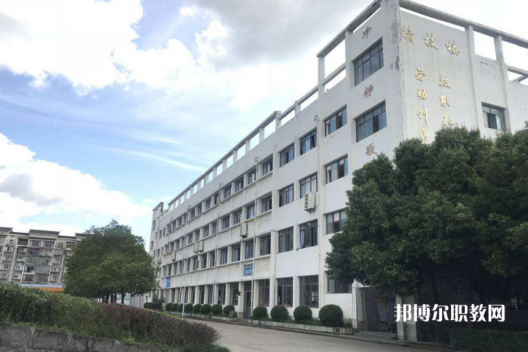 云南化工學(xué)校2022年學(xué)費(fèi)、收費(fèi)多少