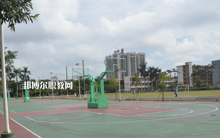 馬關(guān)縣民族職業(yè)高級(jí)中學(xué)2022年報(bào)名條件、招生要求、招生對(duì)象