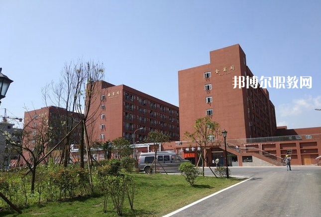 昆明鐵路機械學(xué)校2022年招生辦聯(lián)系電話