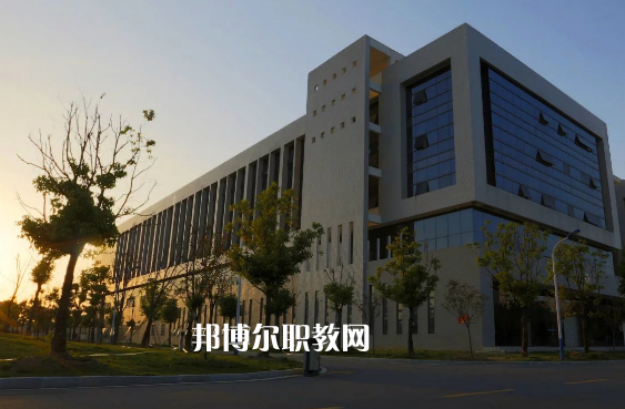 安徽阜陽技師學(xué)院2022年報名條件、招生要求、招生對象