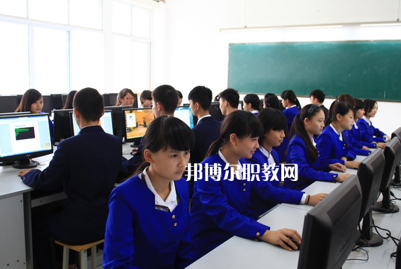 眉山華西航空旅游學(xué)校2022年報(bào)名條件、招生要求、招生對(duì)象