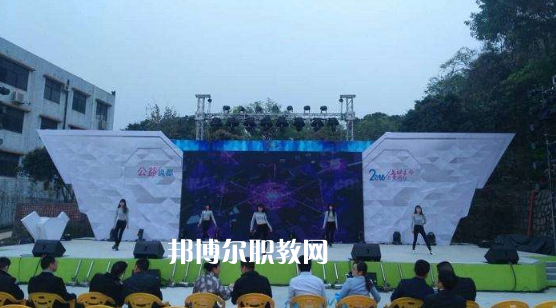 內(nèi)江市川威技工學(xué)校2022年報(bào)名條件、招生要求、招生對象