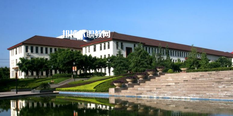 重慶醫(yī)科學(xué)校2022年學(xué)費(fèi)、收費(fèi)多少