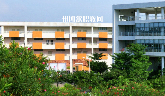麗江民族中等專業(yè)學校2022年招生辦聯系電話