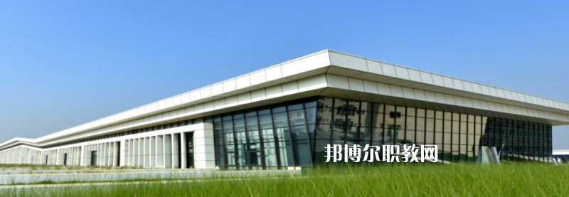 成都交通高級技工學(xué)校2022年學(xué)費、收費多少