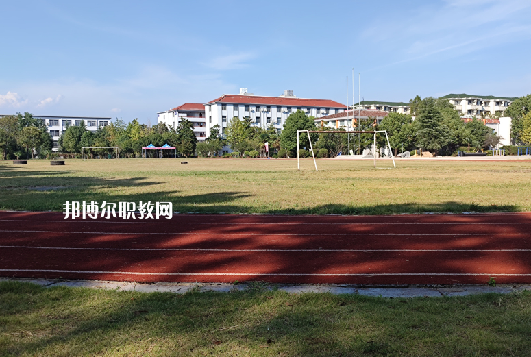 云南臨滄衛(wèi)生學校2022年報名條件、招生要求、招生對象