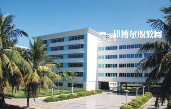 海南省衛(wèi)生學(xué)校2022年報名條件、招生要求、招生對象