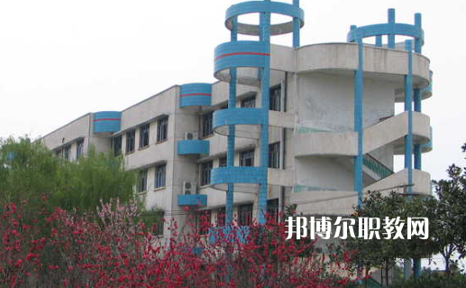 武漢第二高級(jí)技工學(xué)校2022年報(bào)名條件、招生要求、招生對(duì)象