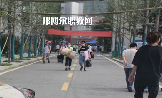 武漢新洲高級(jí)職業(yè)中學(xué)2022年報(bào)名條件、招生要求、招生對象