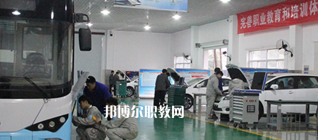南京市公用事業(yè)技工學(xué)校地址在哪里，哪個地區(qū)，哪個城市?