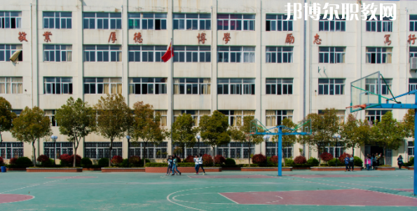 南京工業(yè)技術學校地址在哪里，哪個地區(qū)，哪個城市?