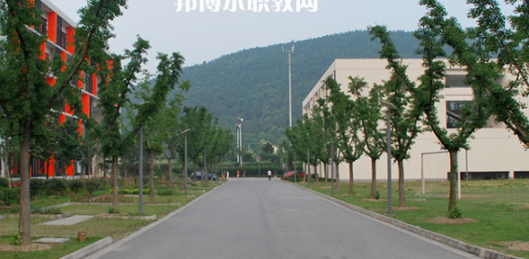 蘇州市紡織工業(yè)職工中等專業(yè)學(xué)校地址在哪里，哪個(gè)地區(qū)，哪個(gè)城市?