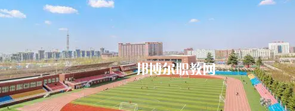 西安培華學(xué)院附屬職業(yè)中等專業(yè)學(xué)校地址在哪里，哪個地區(qū)，哪個城市?