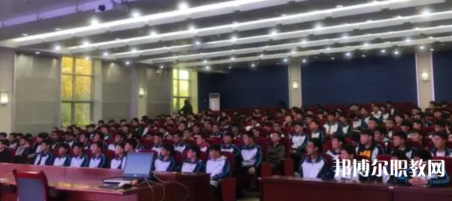 秦皇島市中等專業(yè)學(xué)校地址，乘車路線