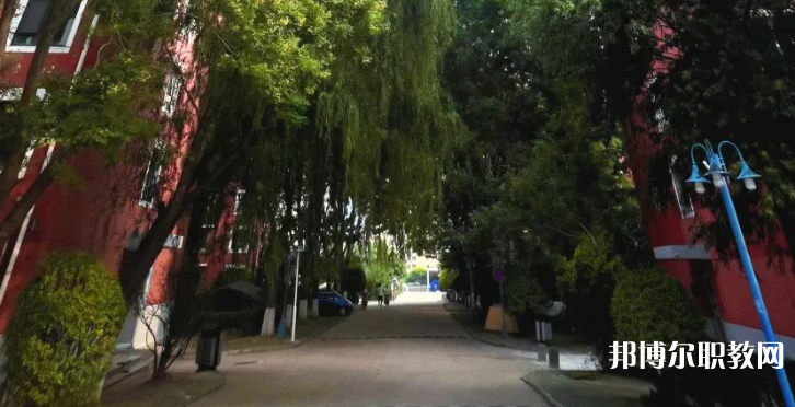 秦皇島市外事旅游職業(yè)學(xué)校地址，乘車路線