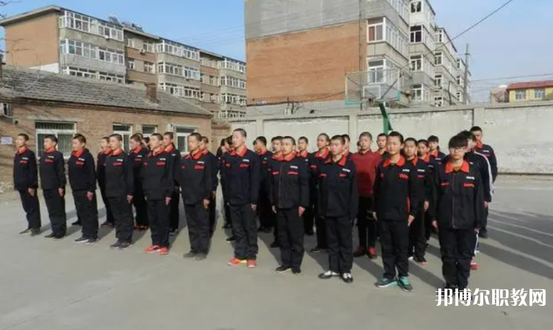 張家口靚典中等職業(yè)學(xué)校地址，乘車路線