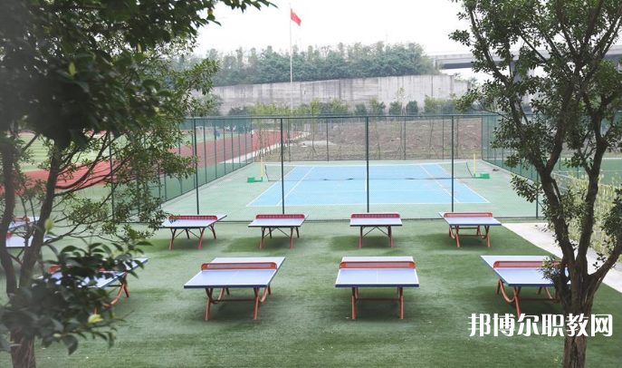 重慶2024年中專學(xué)?？刹豢梢钥即髮W(xué)