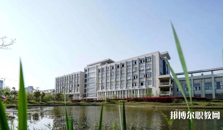 2024蕪湖汽車工程學(xué)校招生計(jì)劃 招生人數(shù)是多少(附要求、條件、對(duì)象)