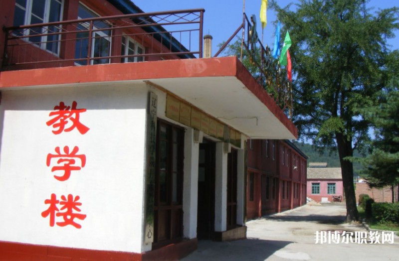 2024丹東市圣林中等職業(yè)技術(shù)專(zhuān)業(yè)學(xué)校招生計(jì)劃 招生人數(shù)是多少(附要求、條件、對(duì)象)
