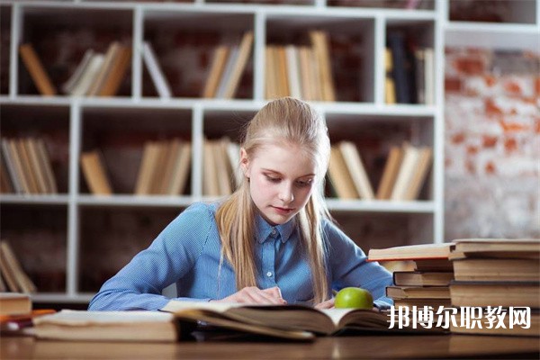 貴州哪里的中職學(xué)校能讀計(jì)算機(jī)平面設(shè)計(jì)專(zhuān)業(yè)