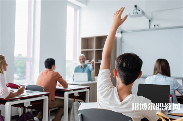 云南哪里的職業(yè)中學能讀電子與信息技術專業(yè)